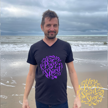 Heren T-shirt V hals - Pixie Spirit Logo borst paars